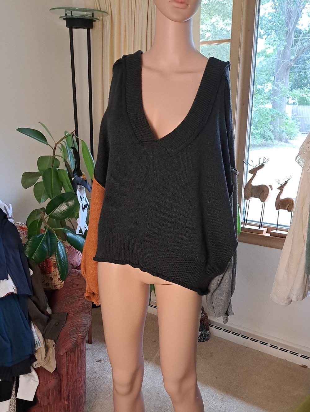 POL V-Neck Colorblock Women's Sweater - Black & Brown Ptp 24
